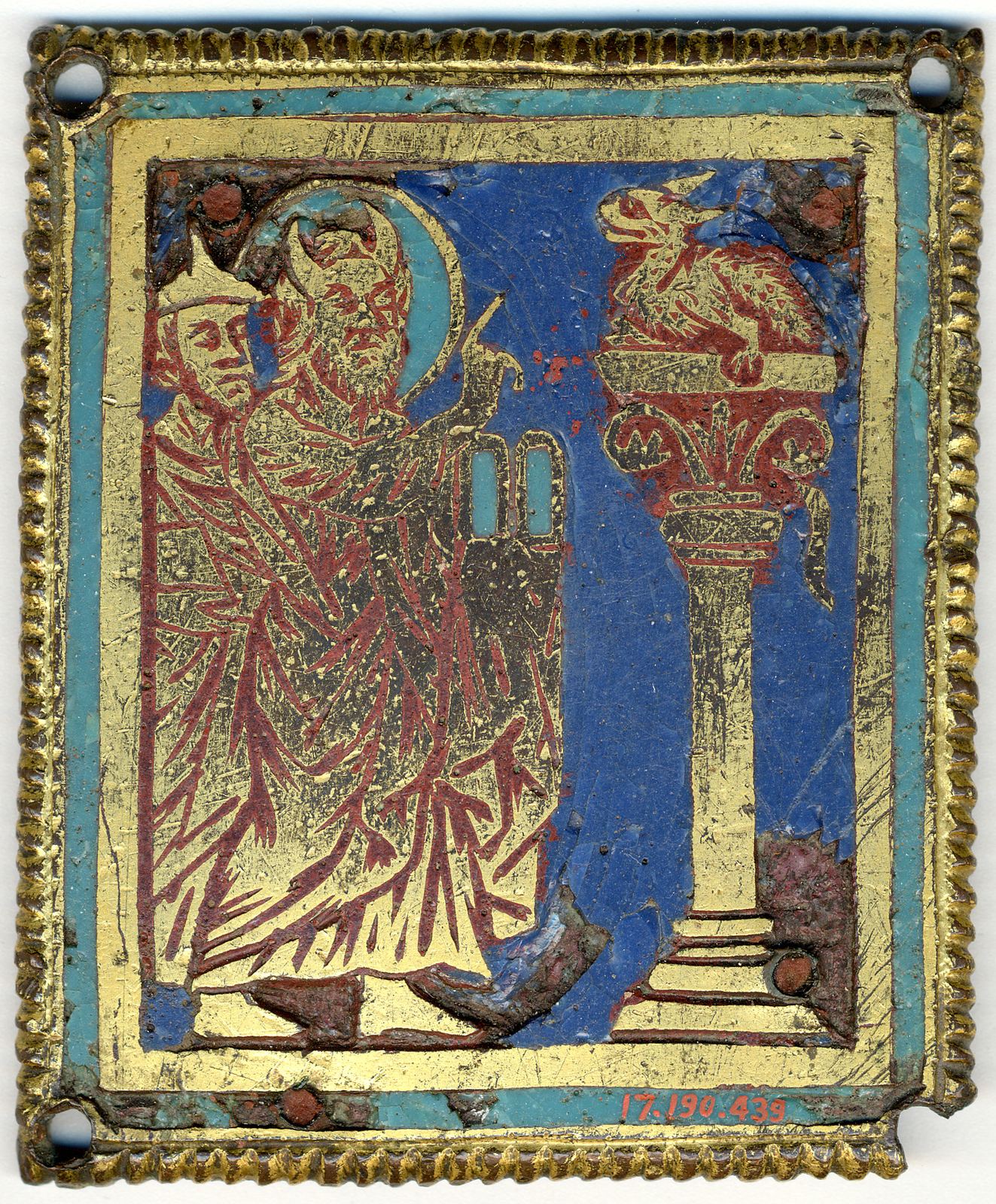 Placa de esmalte medieval em azul e ouro: Moisés e Aarão, de pé, apontam para uma serpente enrolada no alto de uma coluna.